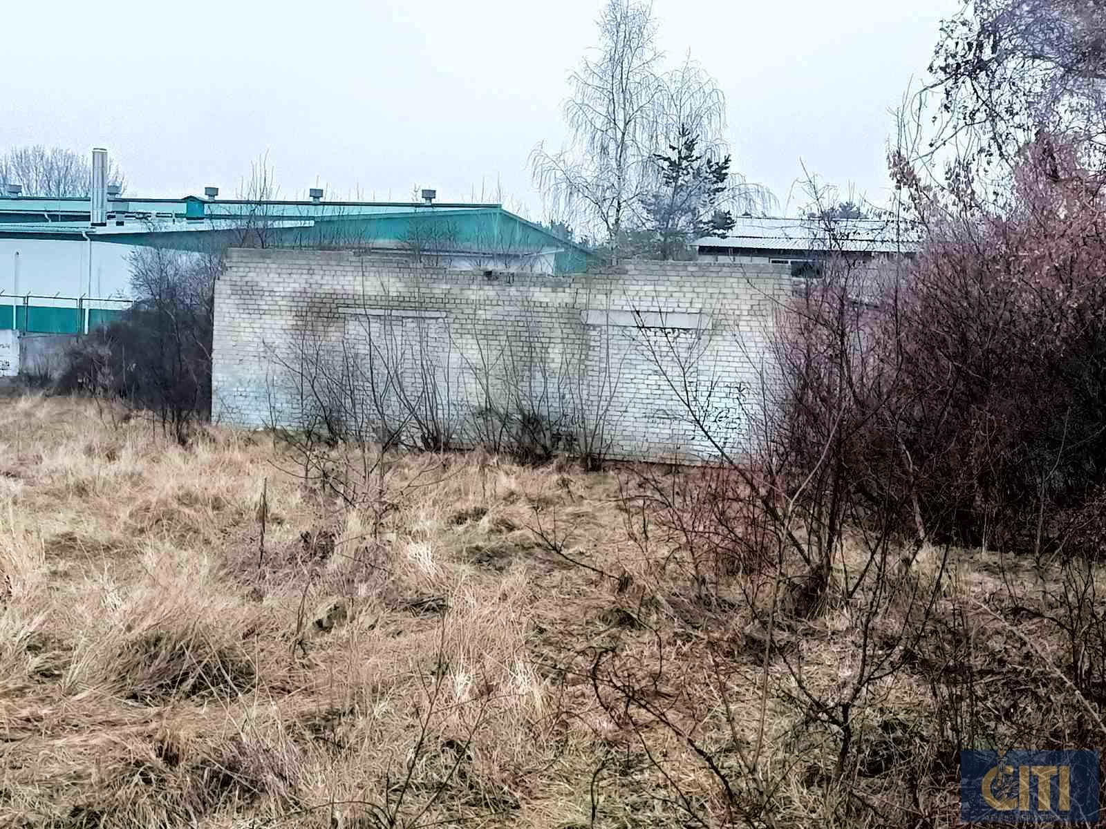 Адміністративна будівля з незавершеним будівництвом на ділянці 29 сот.