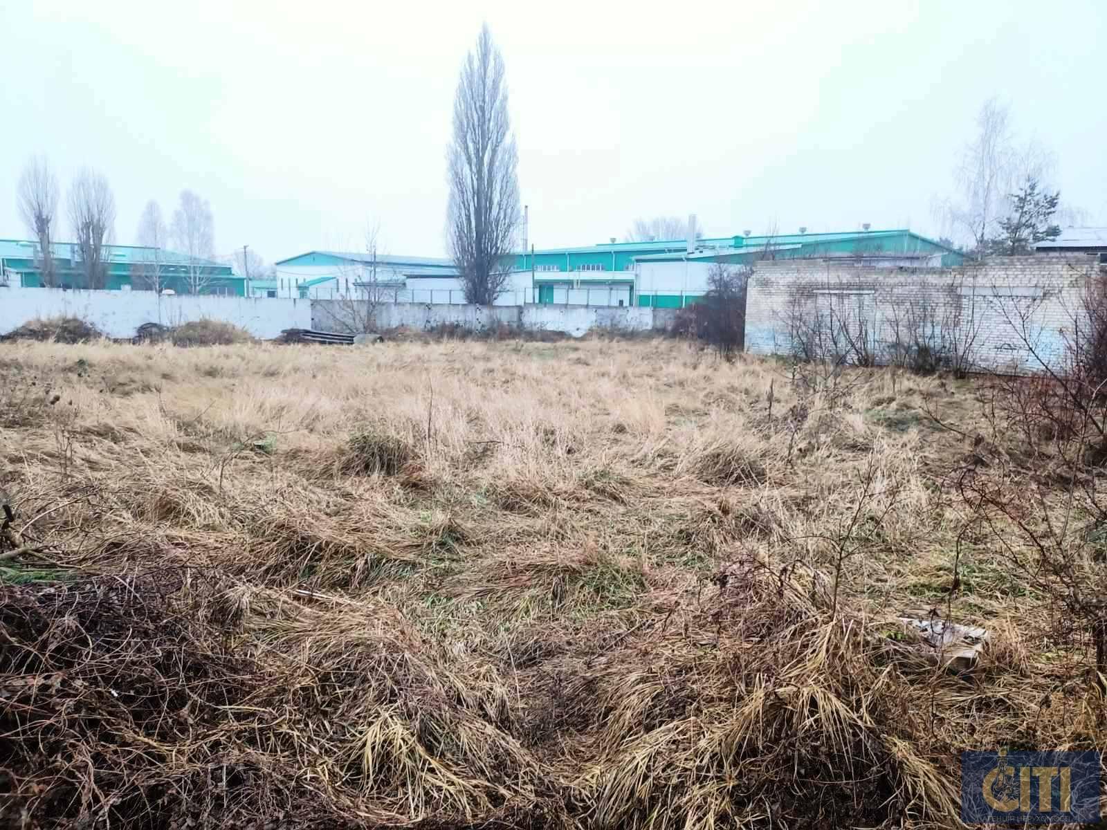 Адміністративна будівля з незавершеним будівництвом на ділянці 29 сот.