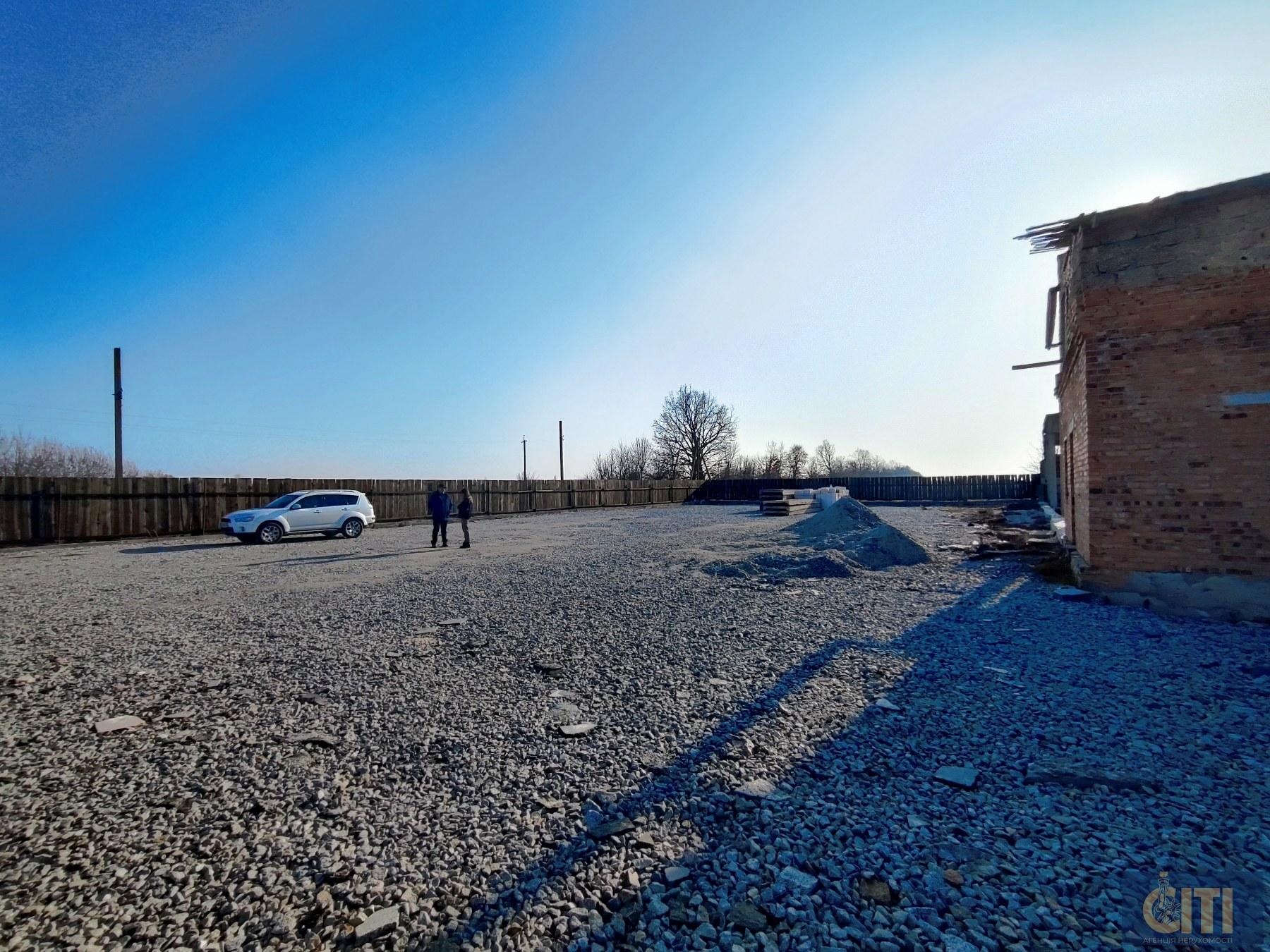 Майновий комплекс у селі Дворець Житомирського району, 500 м², 30 соток.