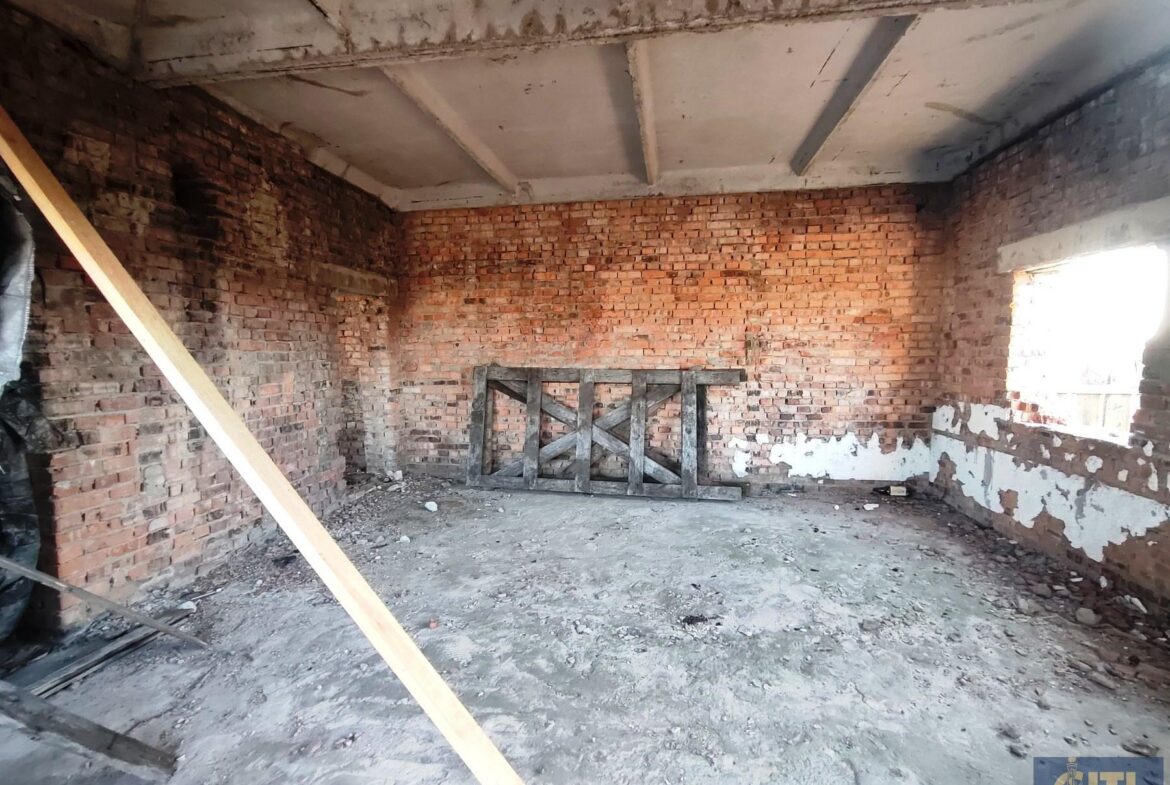 Майновий комплекс у селі Дворець Житомирського району, 500 м², 30 соток.