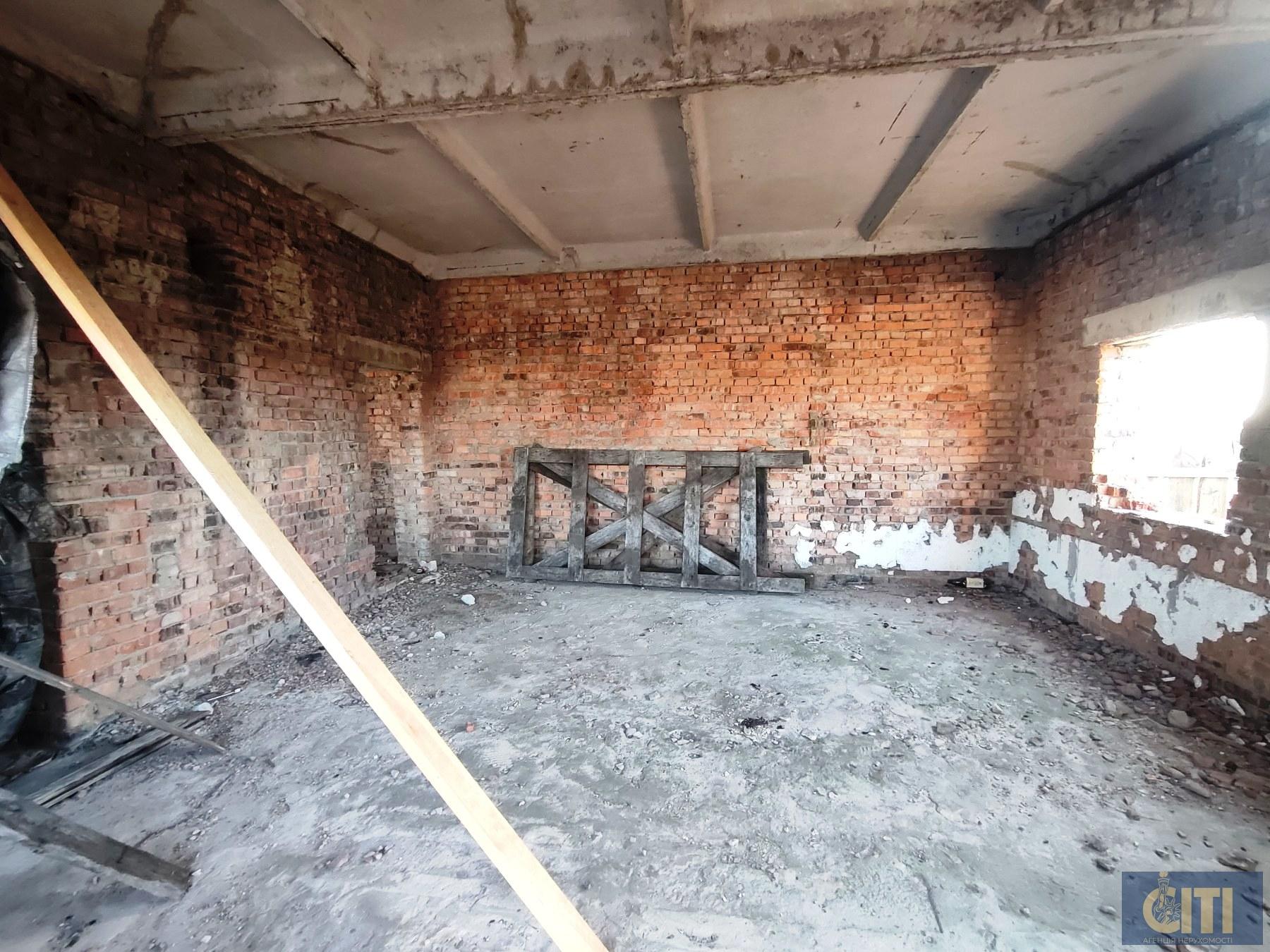 Майновий комплекс у селі Дворець Житомирського району, 500 м², 30 соток.