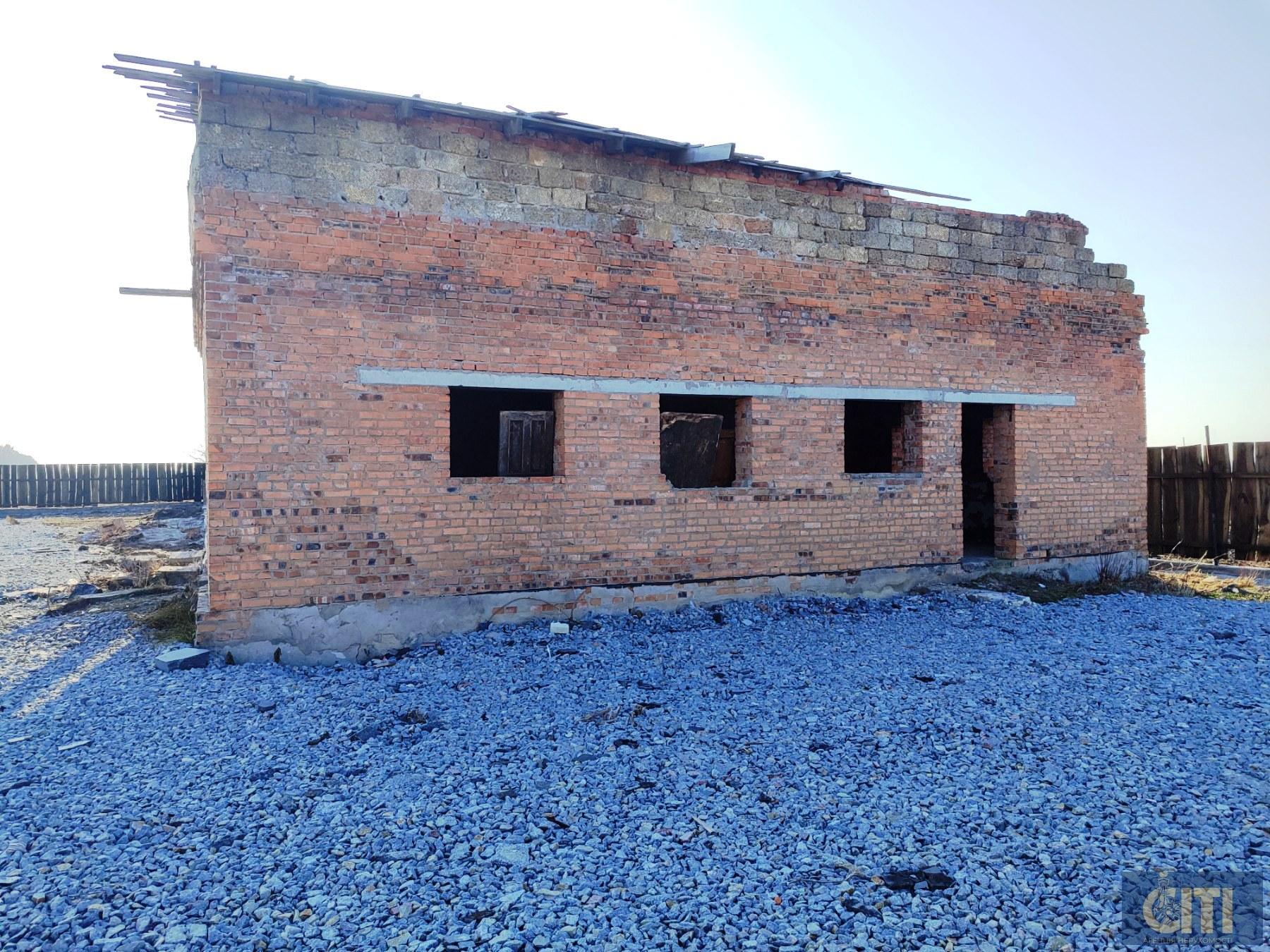 Майновий комплекс у селі Дворець Житомирського району, 500 м², 30 соток.