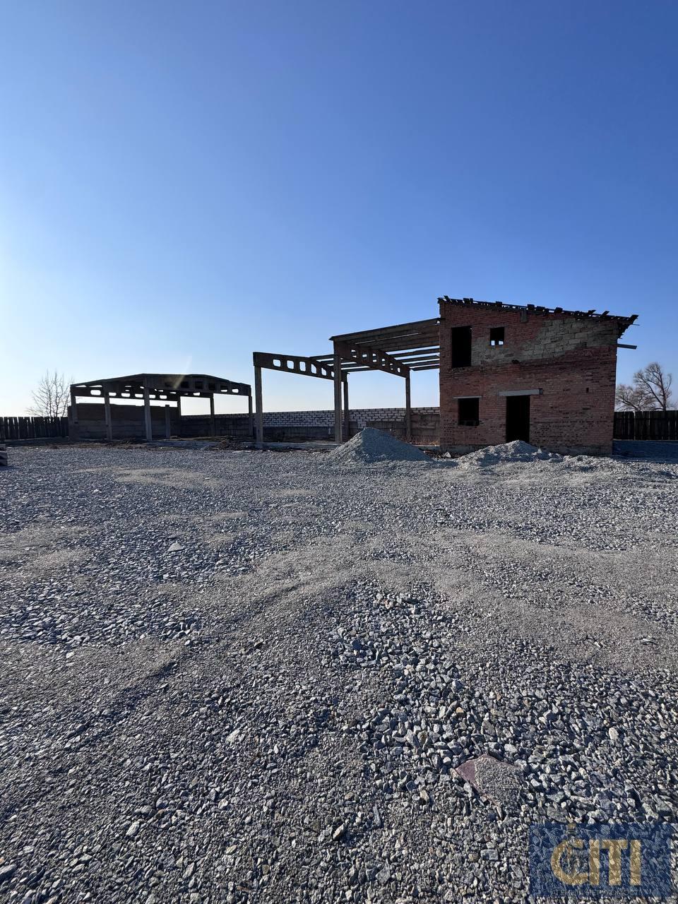 Майновий комплекс у селі Дворець Житомирського району, 500 м², 30 соток.