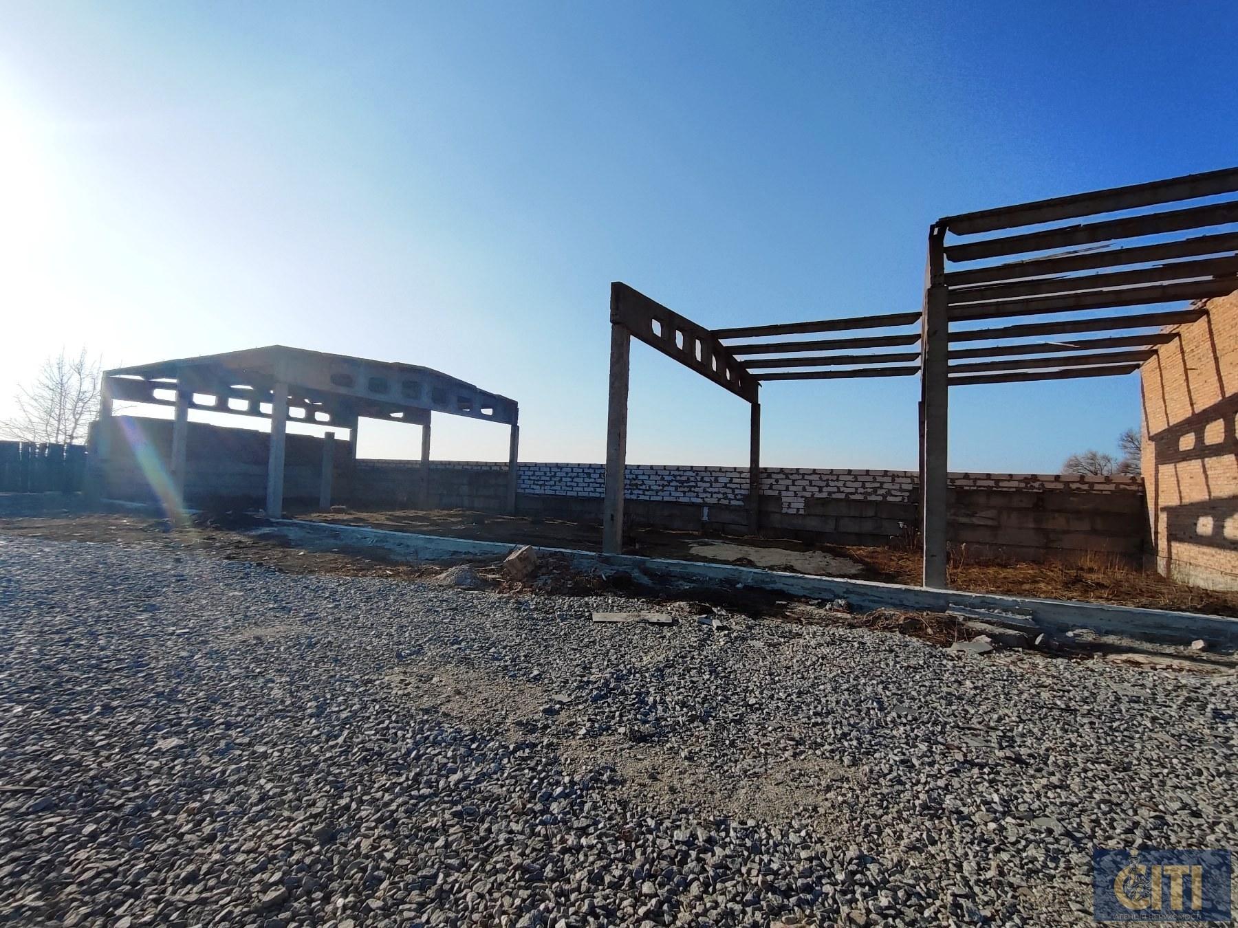 Майновий комплекс у селі Дворець Житомирського району, 500 м², 30 соток.