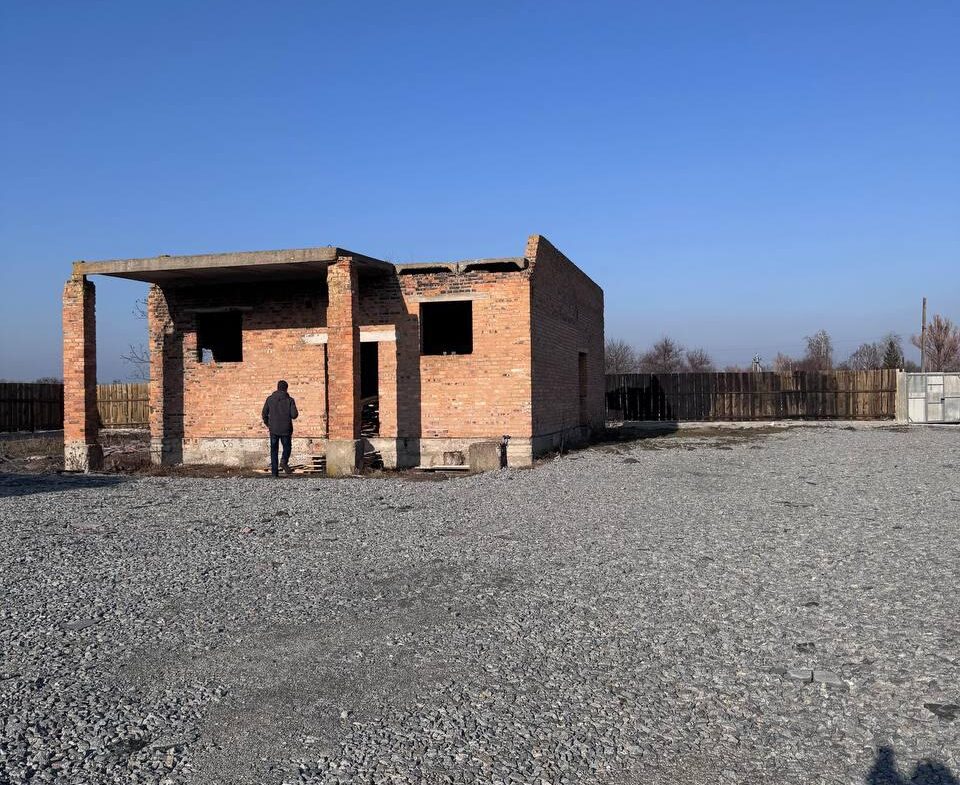 Майновий комплекс у селі Дворець Житомирського району, 500 м², 30 соток.