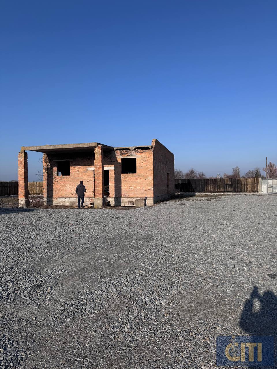 Майновий комплекс у селі Дворець Житомирського району, 500 м², 30 соток.