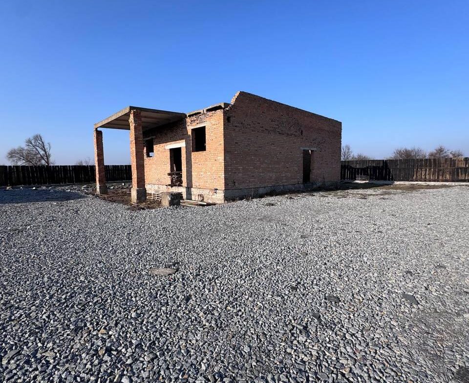 Майновий комплекс у селі Дворець Житомирського району, 500 м², 30 соток.