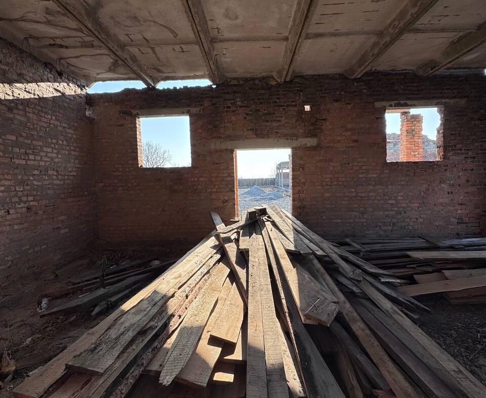 Майновий комплекс у селі Дворець Житомирського району, 500 м², 30 соток.