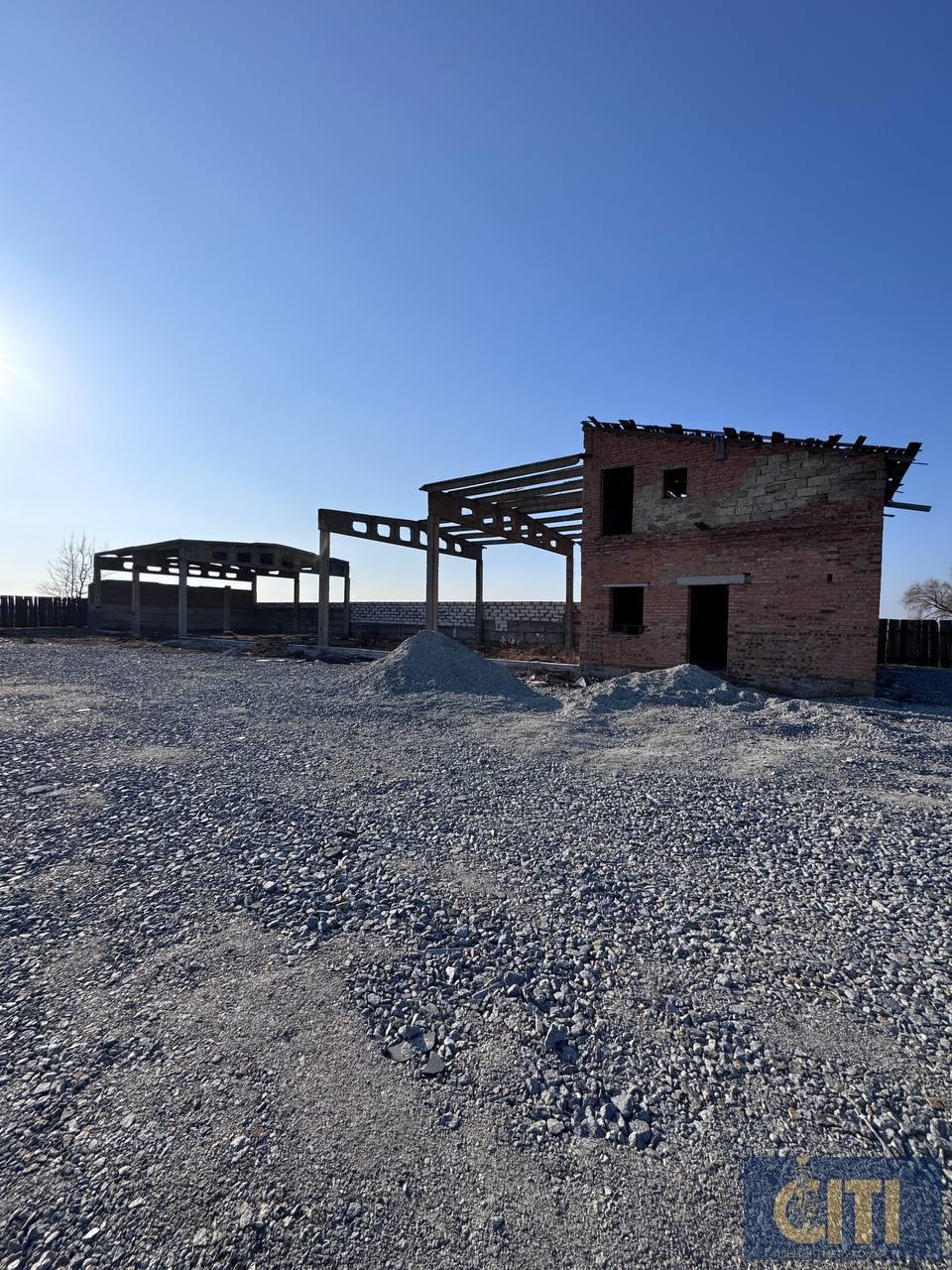 Майновий комплекс у селі Дворець Житомирського району, 500 м², 30 соток.