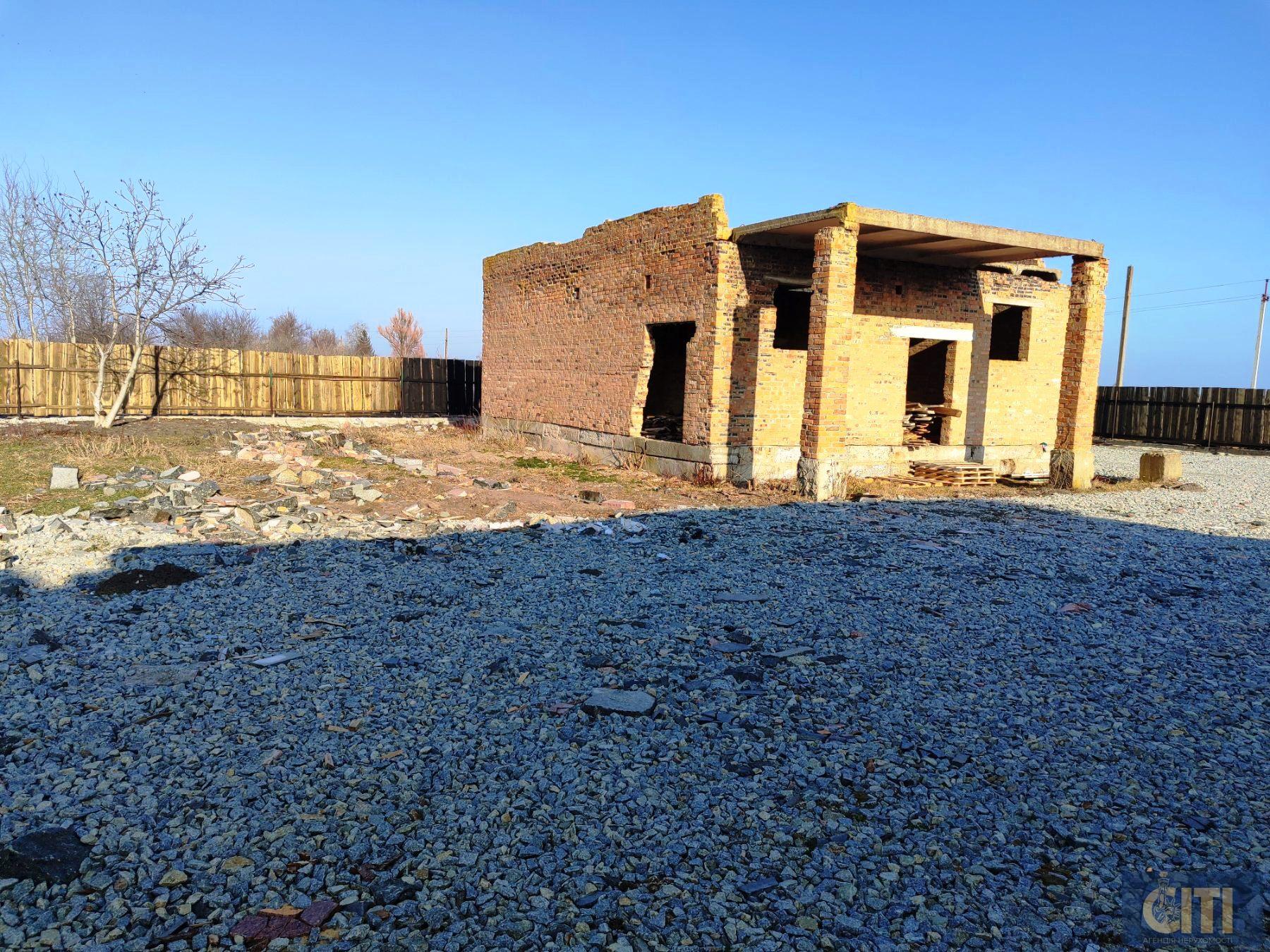 Майновий комплекс у селі Дворець Житомирського району, 500 м², 30 соток.