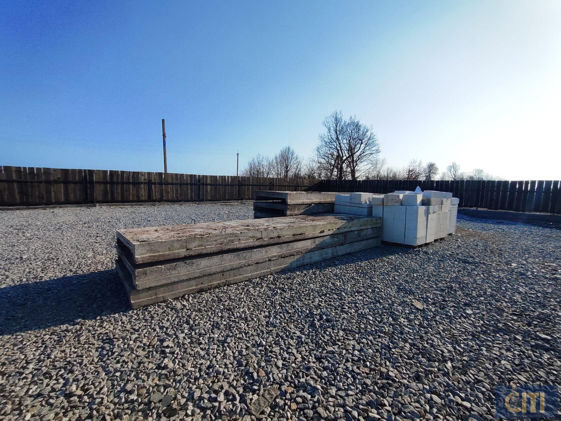 Майновий комплекс у селі Дворець Житомирського району, 500 м², 30 соток.