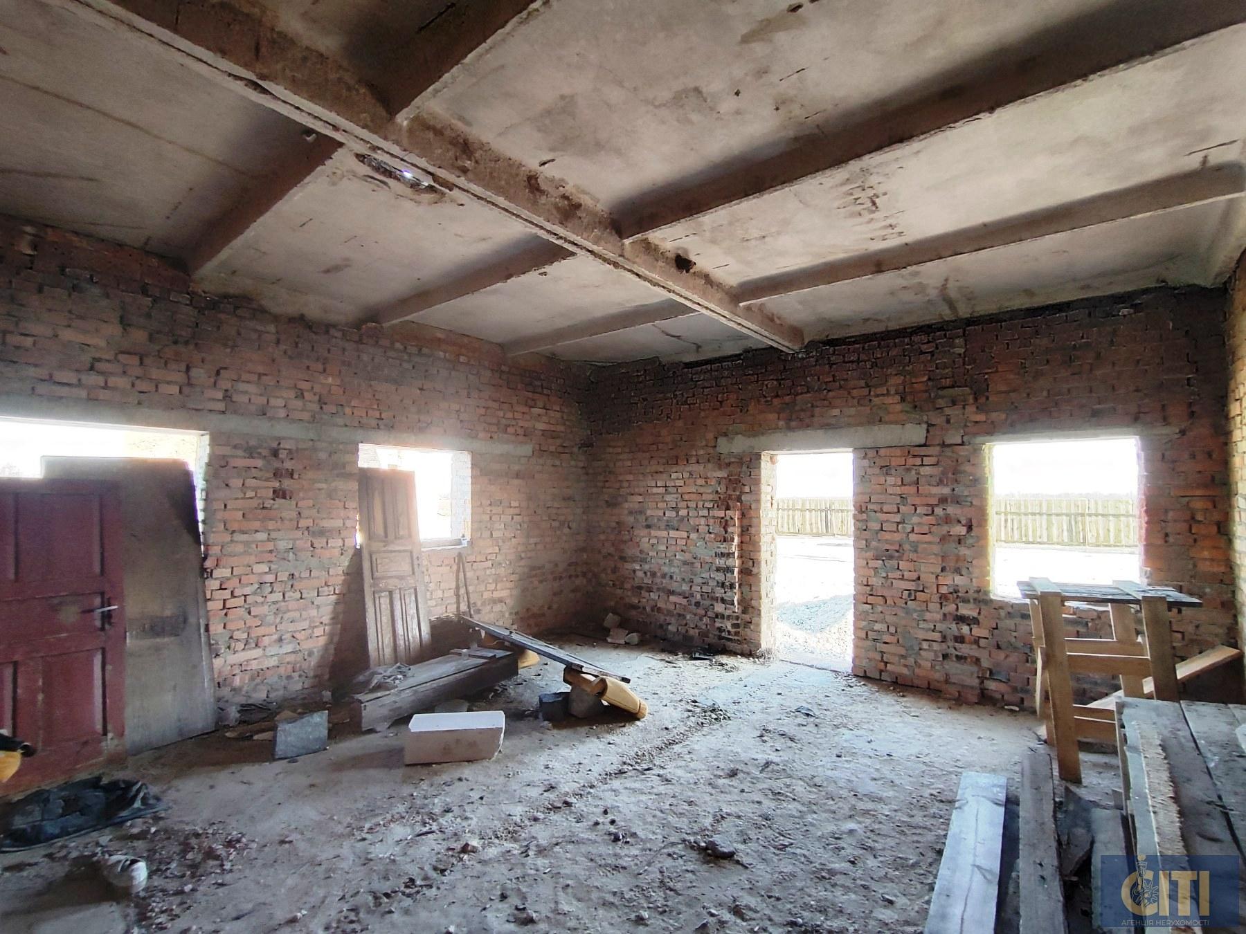 Майновий комплекс у селі Дворець Житомирського району, 500 м², 30 соток.