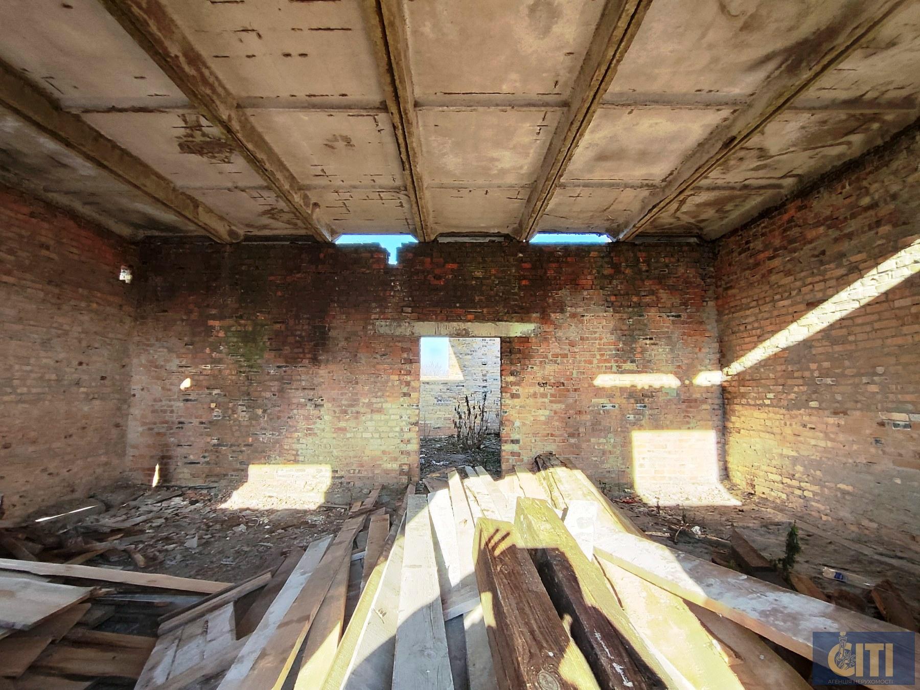 Майновий комплекс у селі Дворець Житомирського району, 500 м², 30 соток.