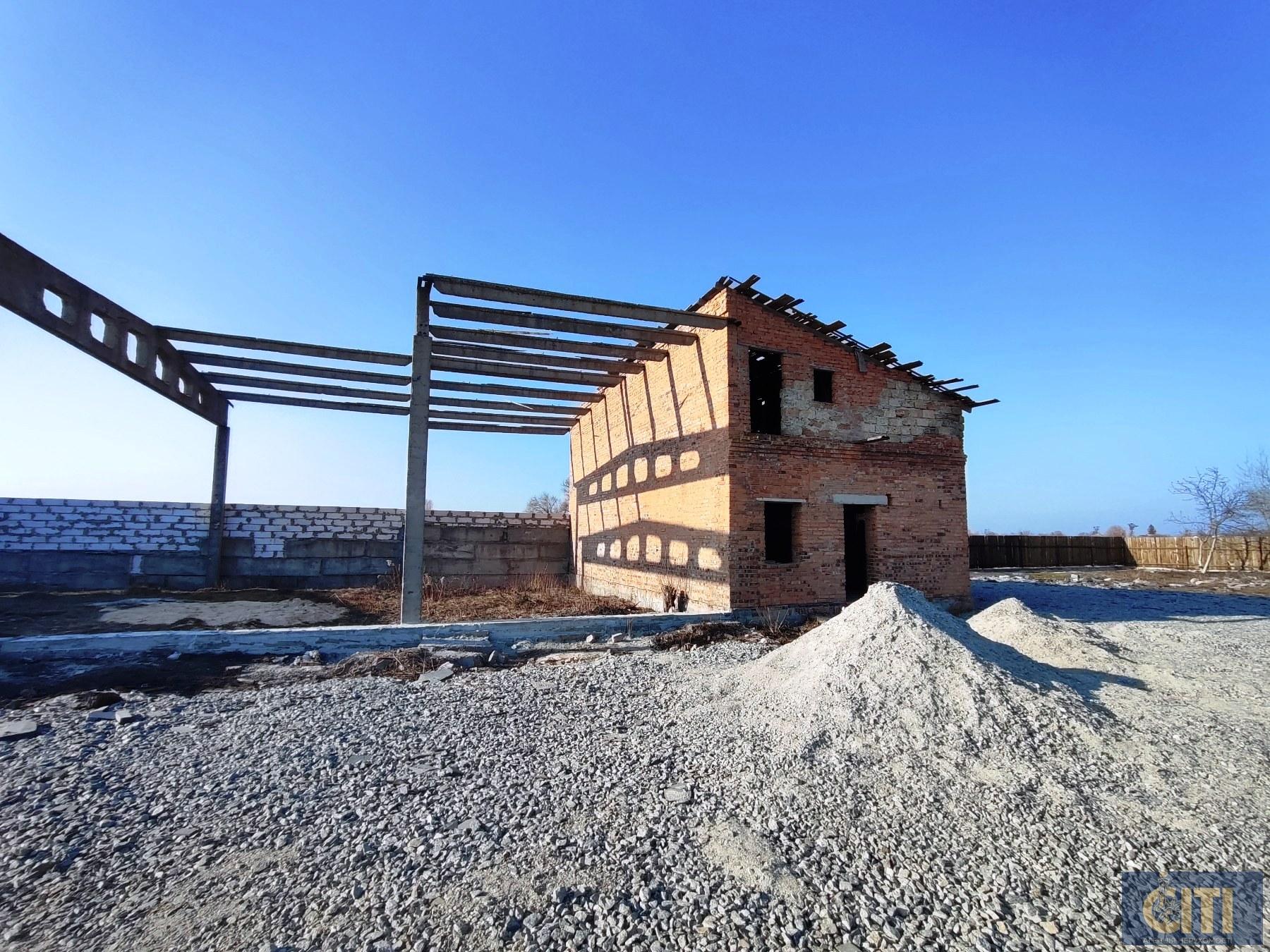 Майновий комплекс у селі Дворець Житомирського району, 500 м², 30 соток.