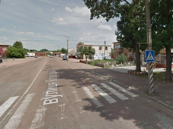 Комерційне приміщення в центрі смт Черняхів, 53 м²