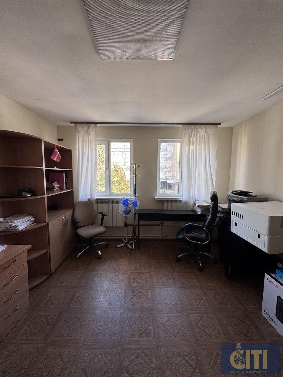 Приміщення в самому центрі міста, вул. Київська (біля ТРЦ "Глобал"), 400 м²