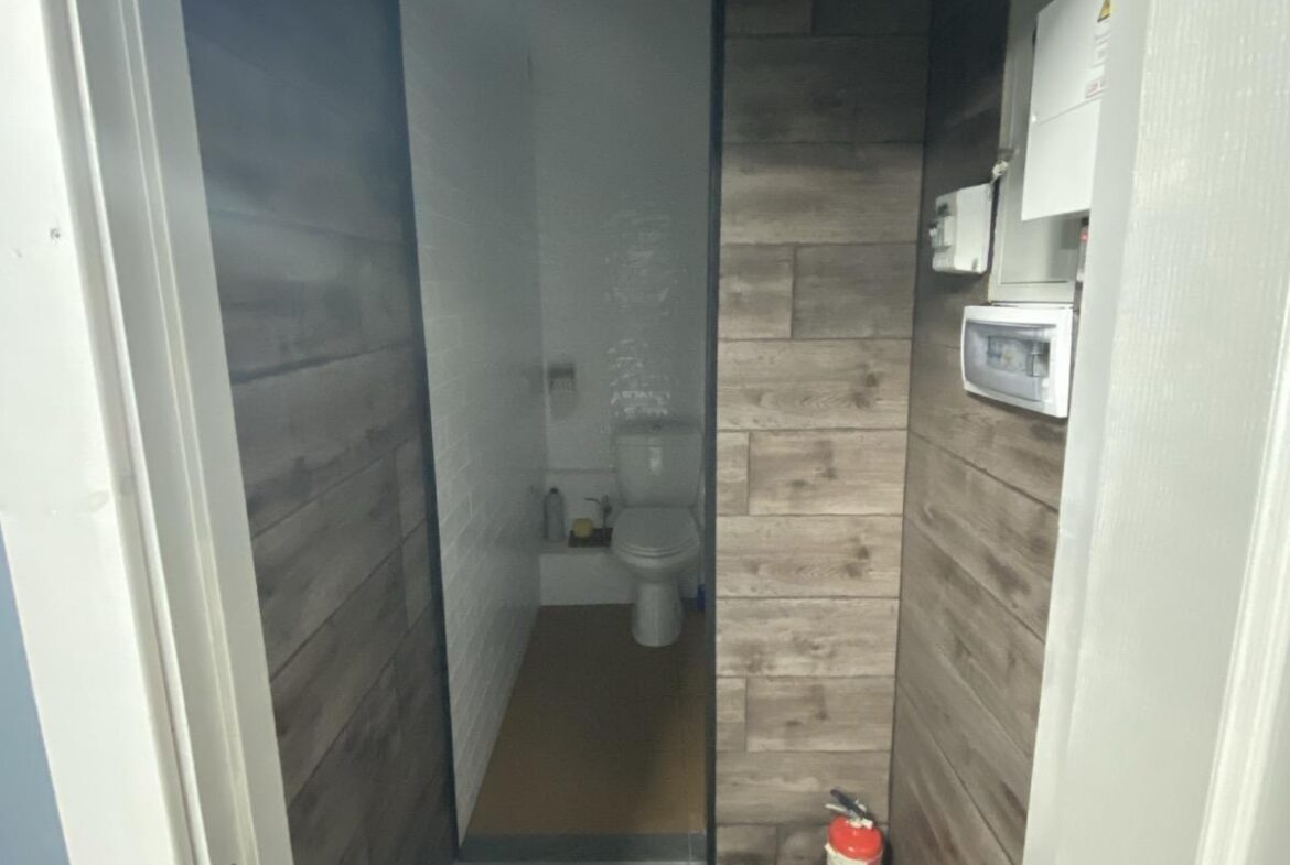 Здається фасадне приміщення в оренду по вул. Театральна, 36 м².