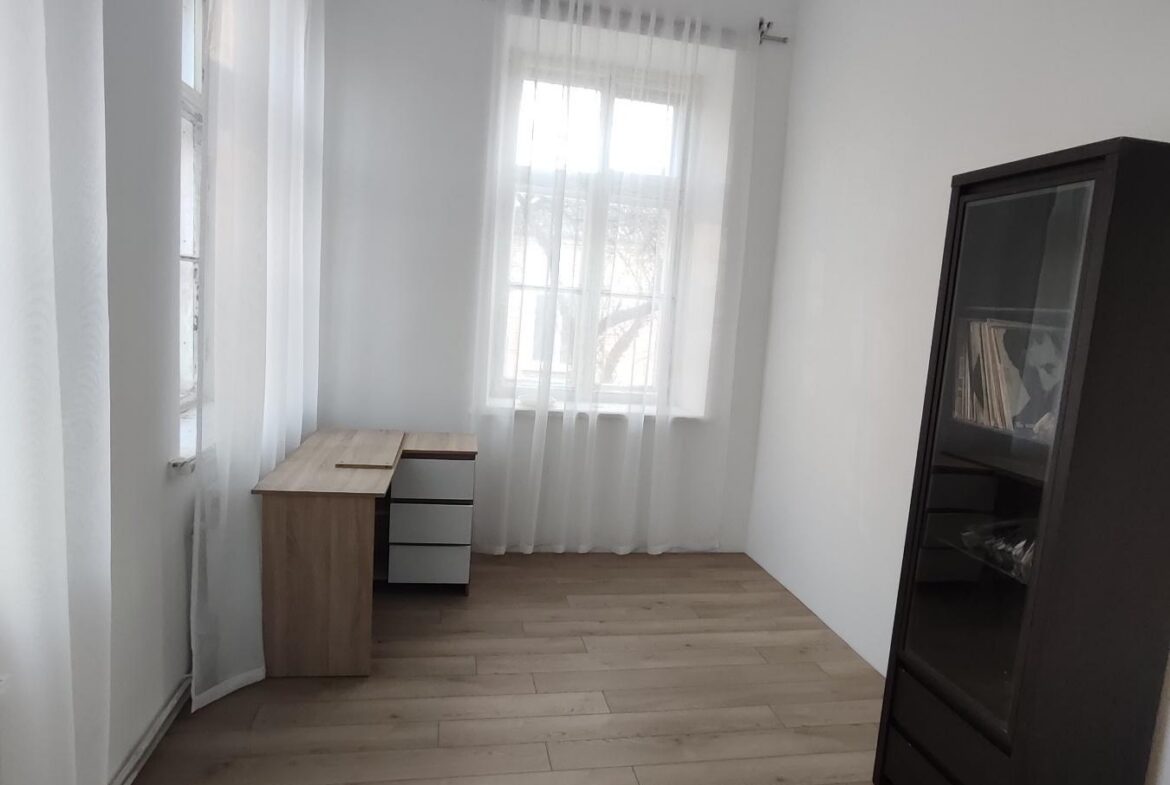 Здається в оренду приміщення площею 81 м² в центрі міста, другий поверх