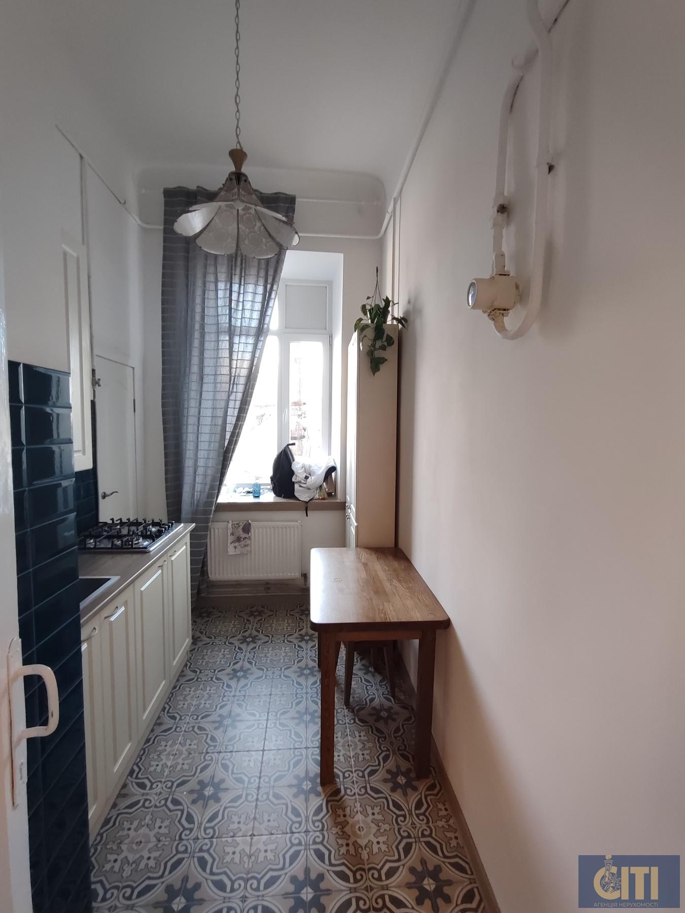 Сдается в аренду помещение площадью 81 м² в центре города, второй этаж Здається в оренду приміщення площею 81 м² в центрі міста, другий поверх