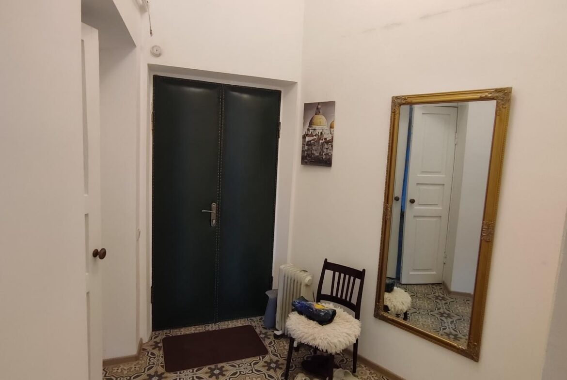 Здається в оренду приміщення площею 81 м² в центрі міста, другий поверх