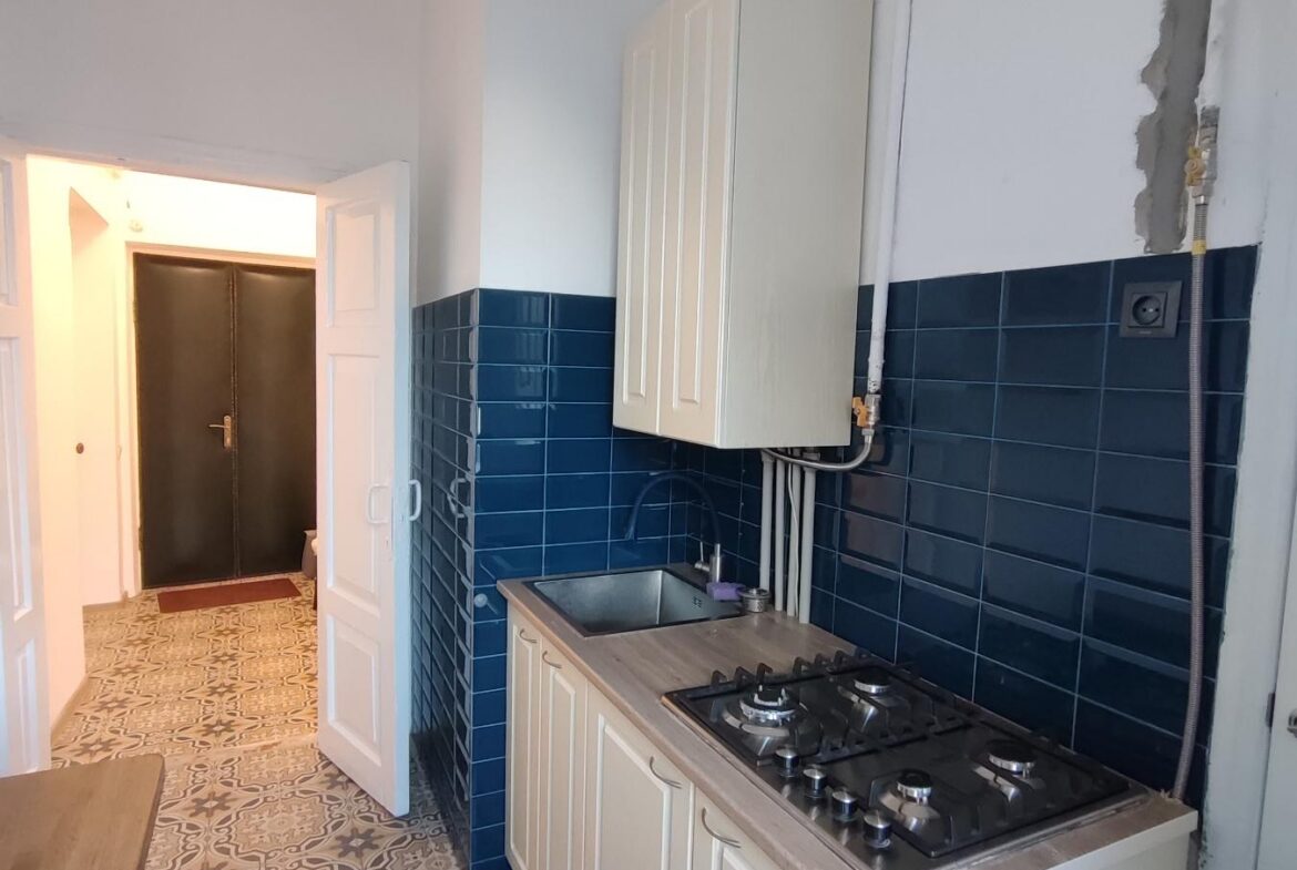 Здається в оренду приміщення площею 81 м² в центрі міста, другий поверх