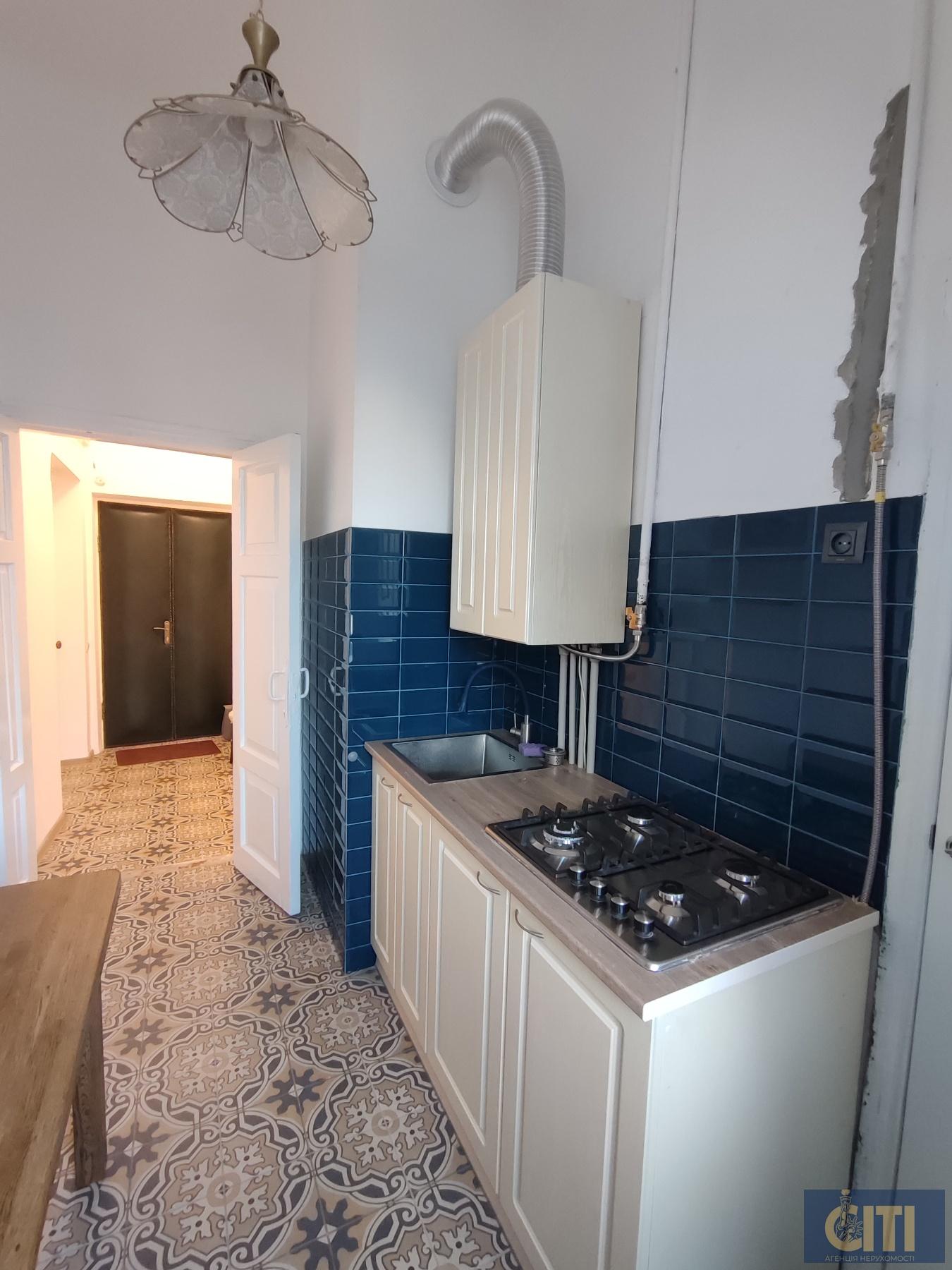 Сдается в аренду помещение площадью 81 м² в центре города, второй этаж Здається в оренду приміщення площею 81 м² в центрі міста, другий поверх