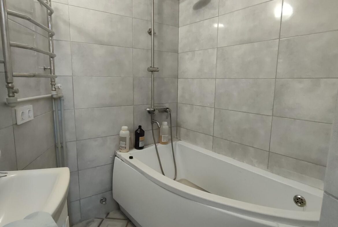 Здається в оренду приміщення площею 81 м² в центрі міста, другий поверх