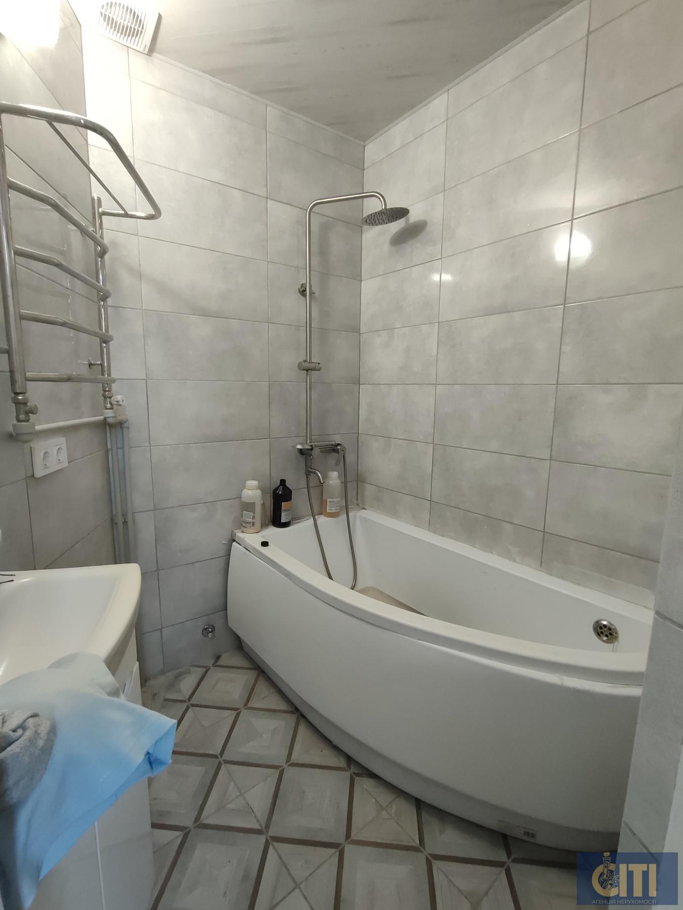 Здається в оренду приміщення площею 81 м² в центрі міста, другий поверх