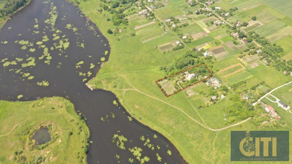 Продається будівля під базу відпочинку або пансіонат на березі річки, ділянка 65 соток