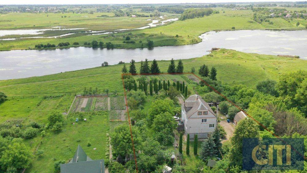 Продається будівля під базу відпочинку або пансіонат на березі річки, ділянка 65 соток