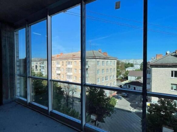 Продається приміщення під офіс у центрі міста Житомир по вулиці Київська, площею 133 м2