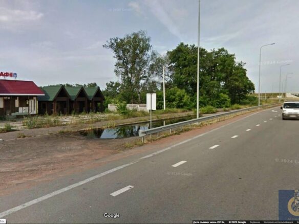 Продається земельна ділянка комерційного призначення площею 30 соток по Київському шосе, в районі с. Глибочиця.