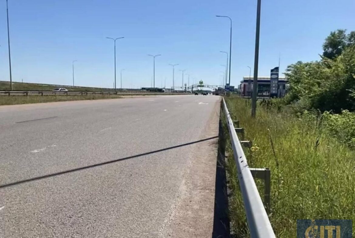 Продається земельна ділянка комерційного призначення площею 30 соток по Київському шосе, в районі с. Глибочиця.