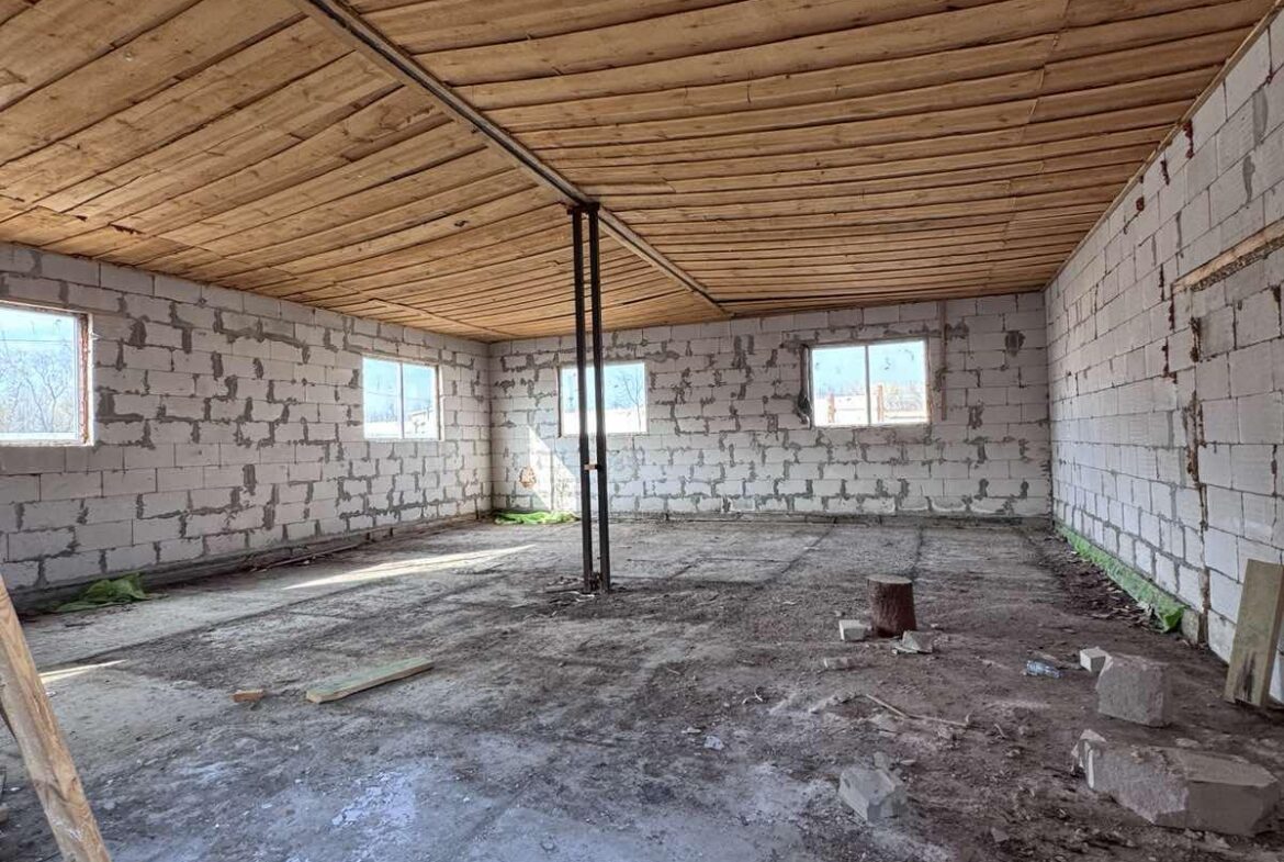 Продаж виробничих приміщень у м. Коростень загальною площею 600 кв.м.