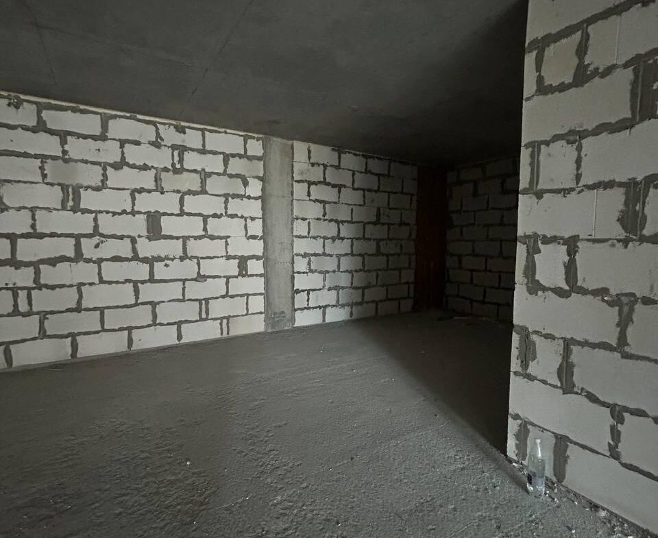 Комерційне приміщення в сучасному бізнес-центрі по вул. Київська, 107 м², на 2-му поверсі