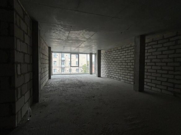 Комерційне приміщення в сучасному бізнес-центрі по вул. Київська, 107 м², на 2-му поверсі