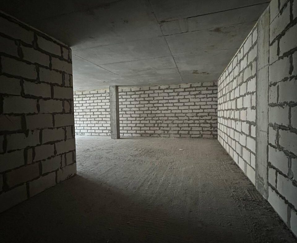 Комерційне приміщення в сучасному бізнес-центрі по вул. Київська, 107 м², на 2-му поверсі