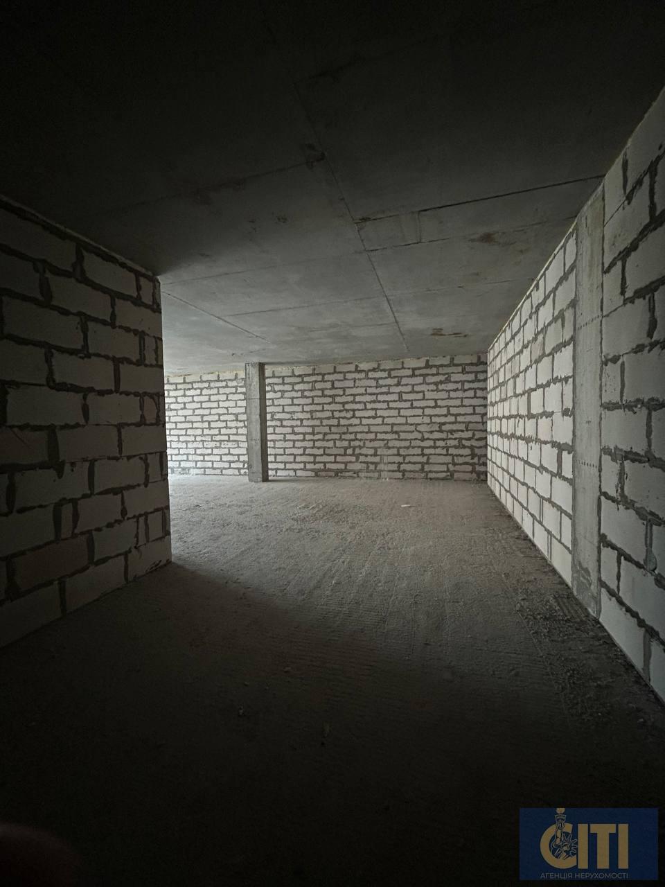 Комерційне приміщення в сучасному бізнес-центрі по вул. Київська, 107 м², на 2-му поверсі