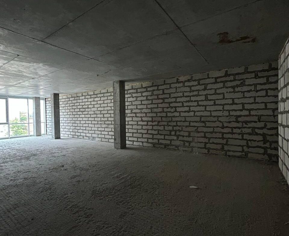 Комерційне приміщення в сучасному бізнес-центрі по вул. Київська, 107 м², на 2-му поверсі