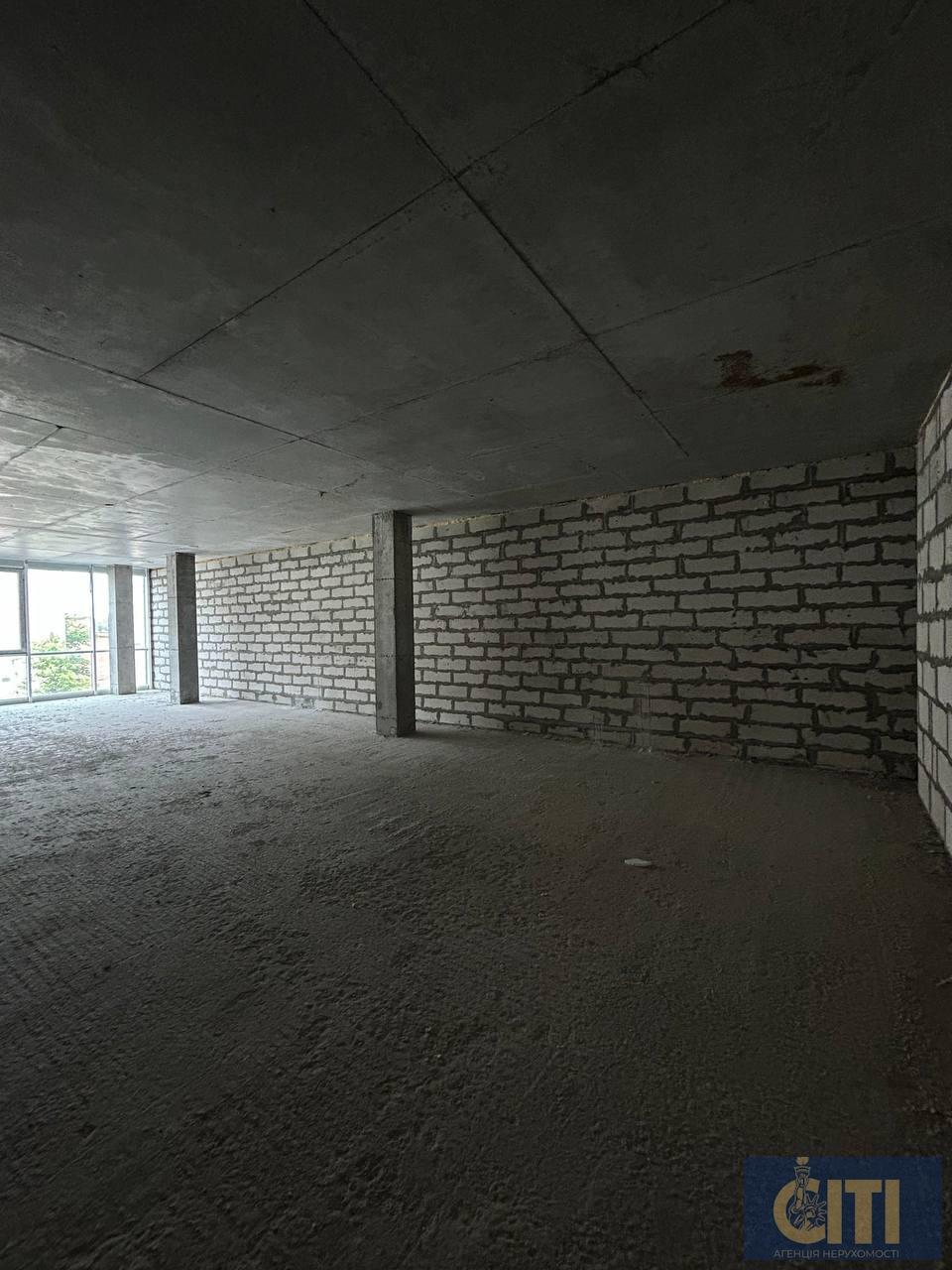 Комерційне приміщення в сучасному бізнес-центрі по вул. Київська, 107 м², на 2-му поверсі