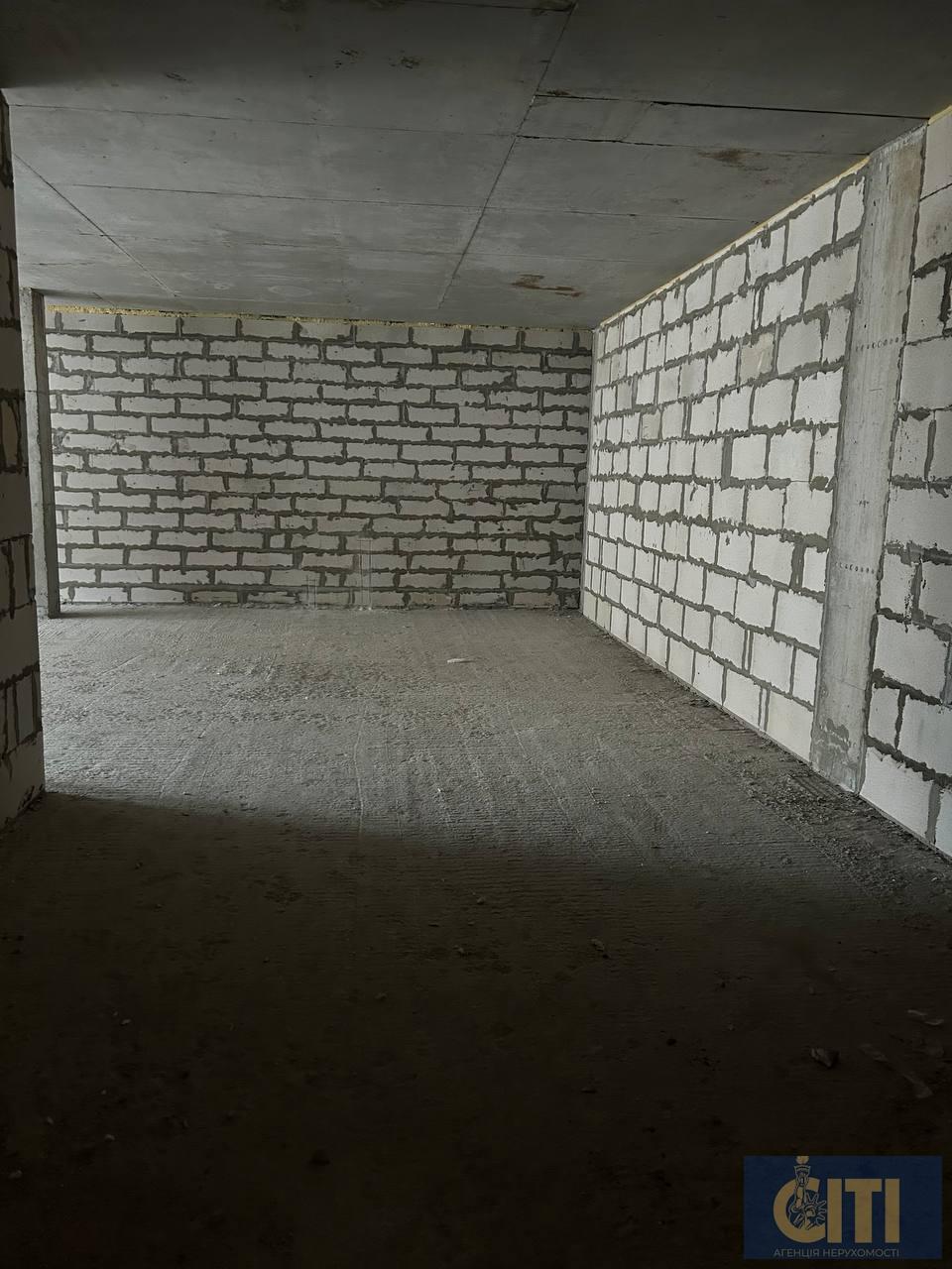 Комерційне приміщення в сучасному бізнес-центрі по вул. Київська, 107 м², на 2-му поверсі