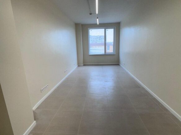 Комерційне приміщення в сучасному бізнес-центрі по вул. Київська, 62 м², на 5-му поверсі.