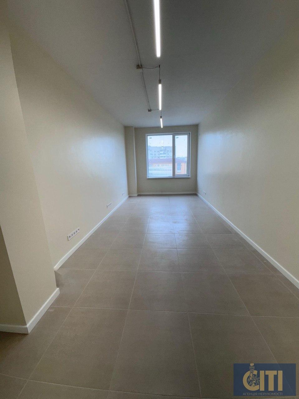 Комерційне приміщення в сучасному бізнес-центрі по вул. Київська, 62 м², на 5-му поверсі.