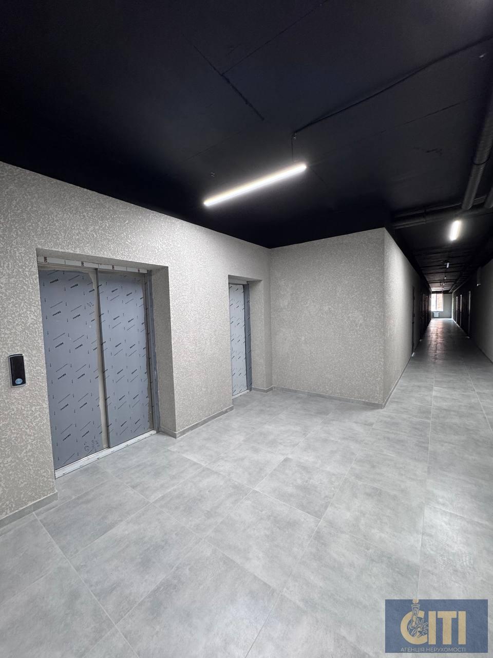 Комерційне приміщення в сучасному бізнес-центрі по вул. Київська, 62 м², на 5-му поверсі.