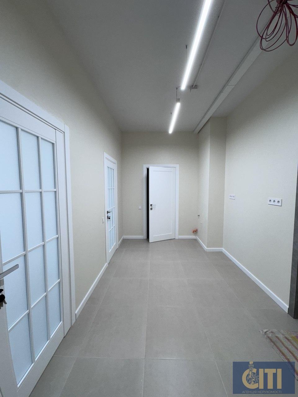 Комерційне приміщення в сучасному бізнес-центрі по вул. Київська, 62 м², на 5-му поверсі.