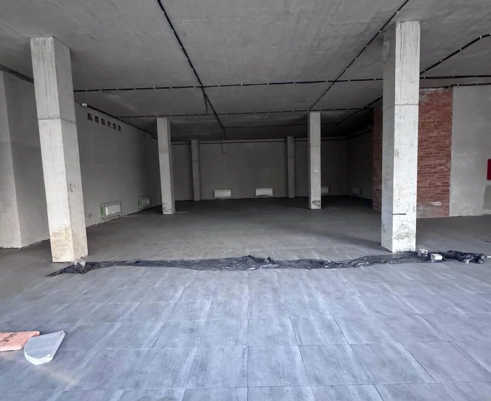 Оренда фасадного приміщення комерційного призначення, вул.Грушевського, 253 м2.