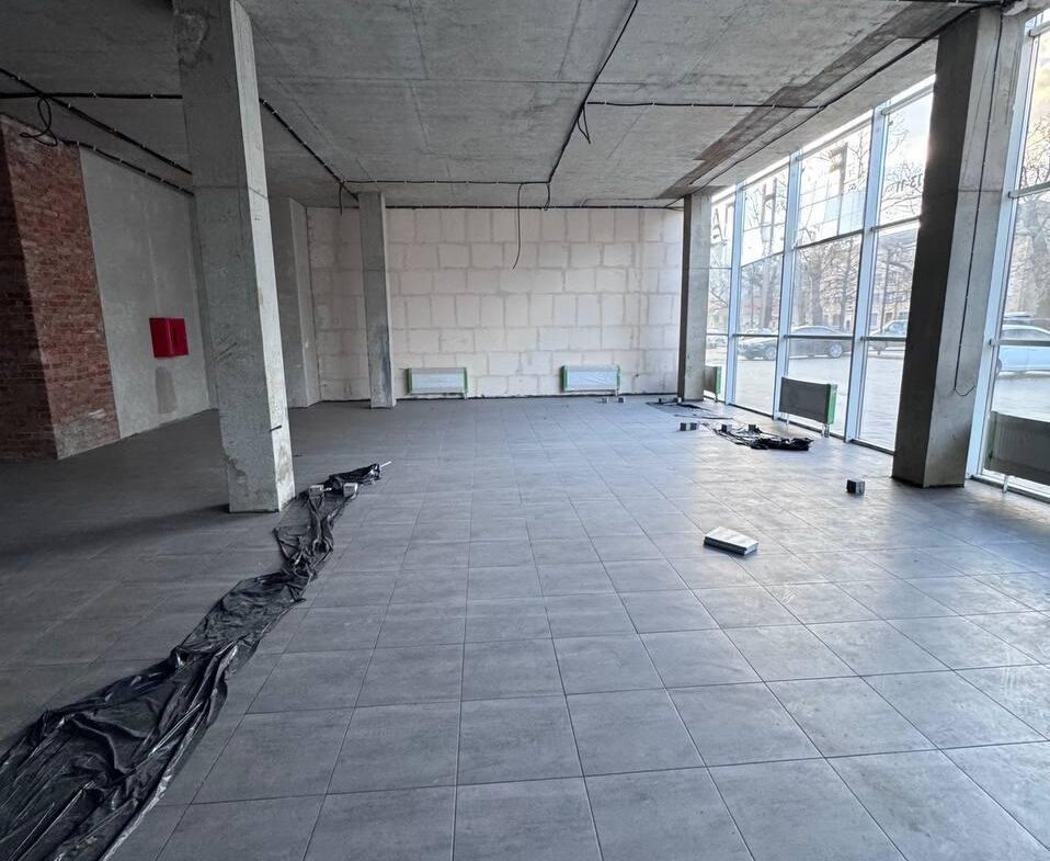 Оренда фасадного приміщення комерційного призначення, вул.Грушевського, 253 м2.