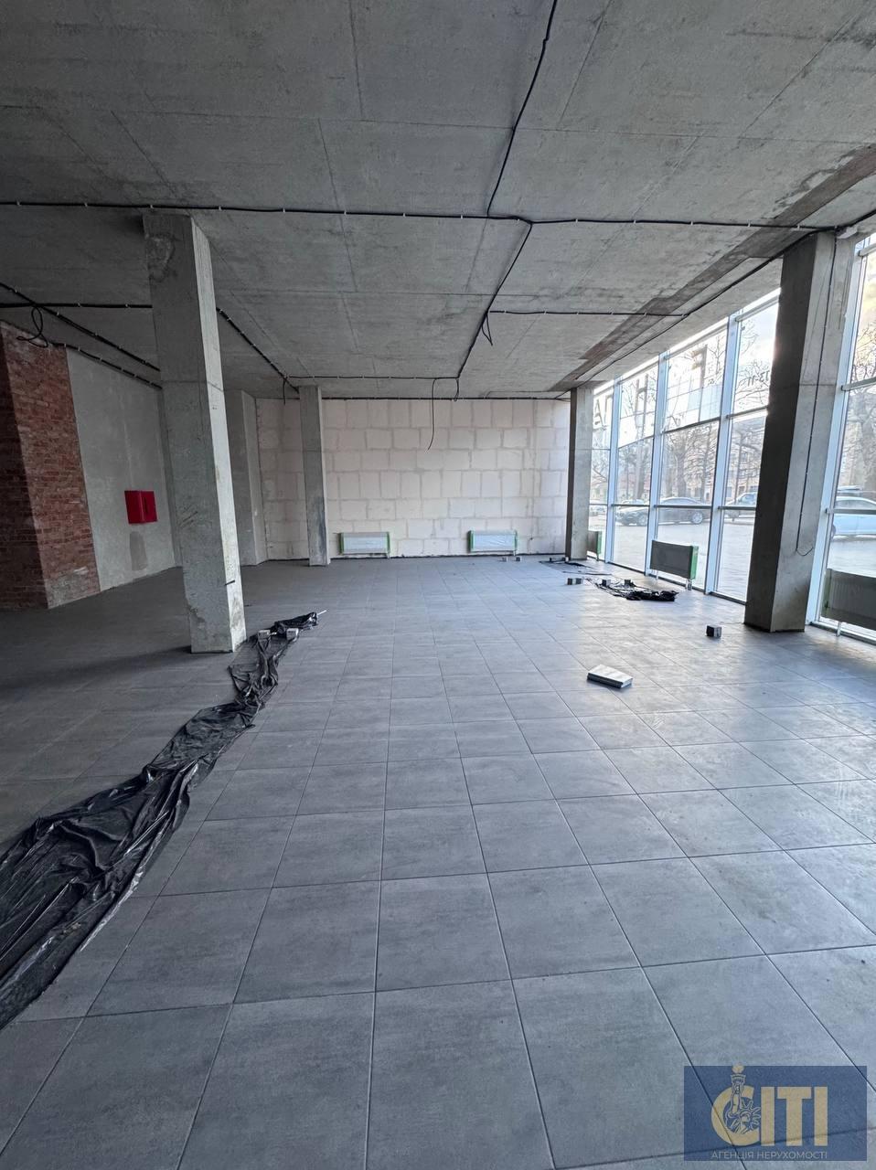 Оренда фасадного приміщення комерційного призначення, вул.Грушевського, 253 м2. Оренда фасадного приміщення комерційного призначення, вул.Грушевського, 253 м2.