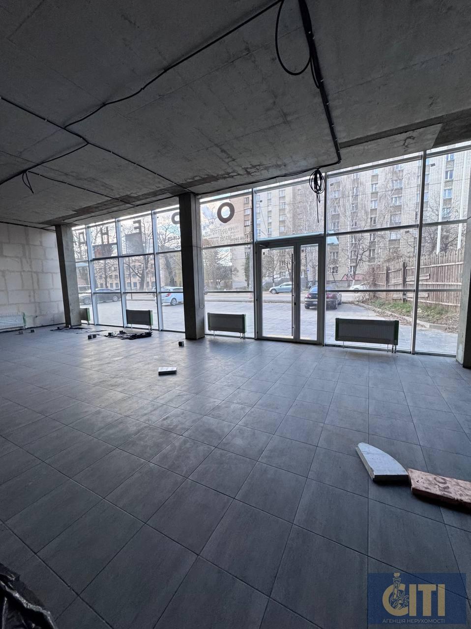 Оренда фасадного приміщення комерційного призначення, вул.Грушевського, 253 м2.