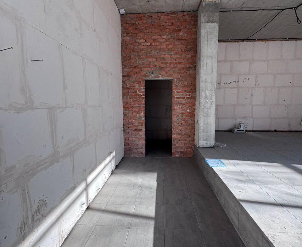 Оренда фасадного приміщення комерційного призначення, вул.Грушевського, 72 м2.